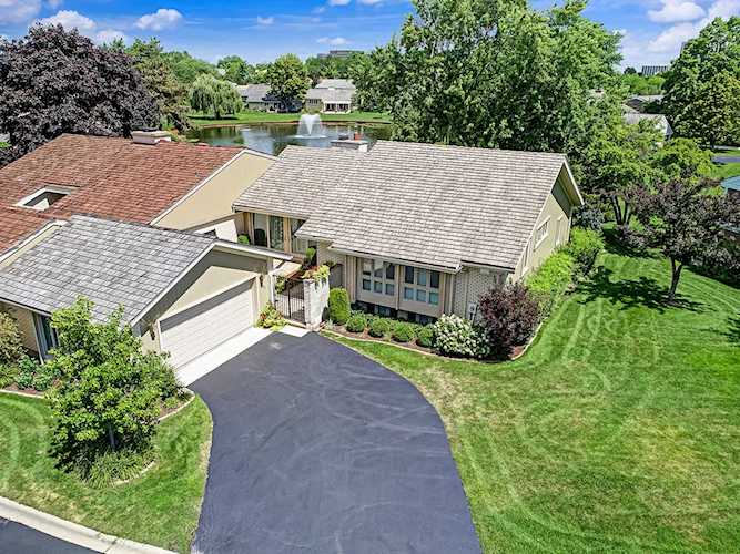201 Briarwood Loop Oak Brook, IL 60523