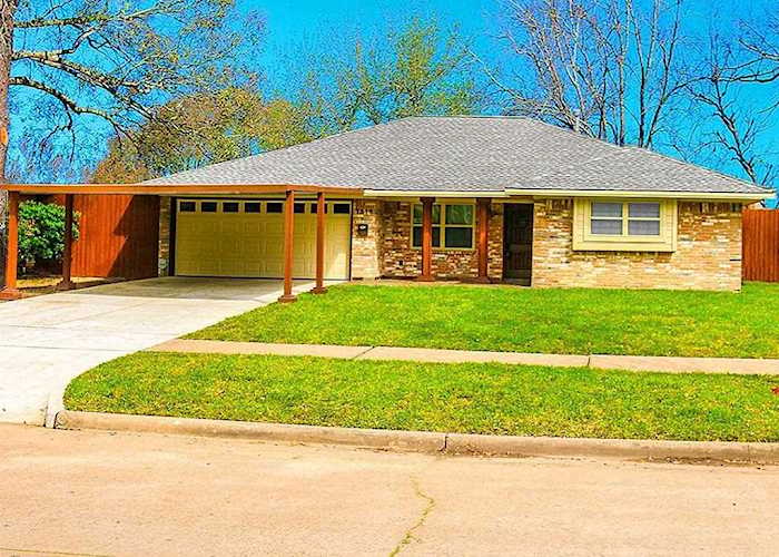 7518 Troulon Houston, TX 77074