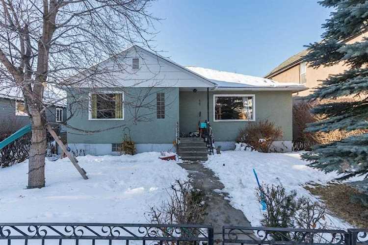 425 11 St NW Calgary, AB T2N 1X5