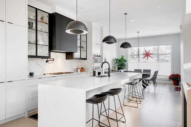 3516 43 St SW Calgary, AB T3E 3P5