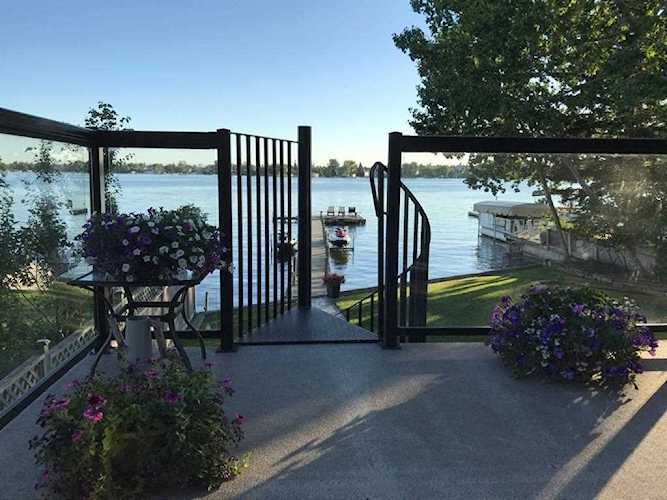 291 East Chestermere Dr Chestermere, AB T1X 1A2