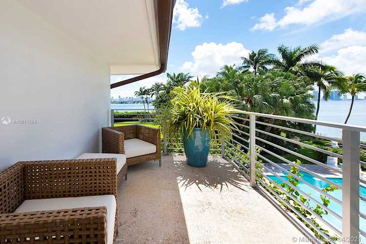 1649 W 22nd St Miami Beach, FL 33140
