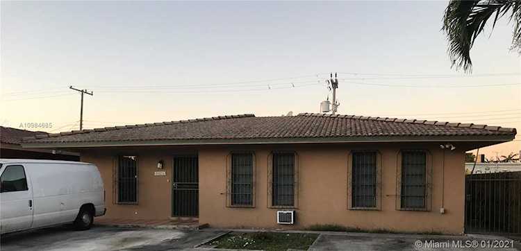 8425 SW 40th Ter Miami, FL 33155