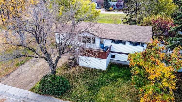 9917 91 Ave Grande Prairie, AB T8V 0G1
