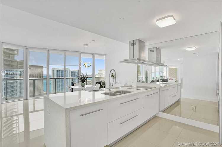 495 Brickell Avenue #3804 Miami, FL 33131