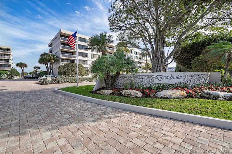 3250 S Ocean Blvd #305S Palm Beach, FL 33480