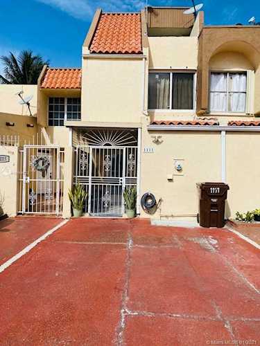1111 W 39th Ter #18 Hialeah, FL 33012