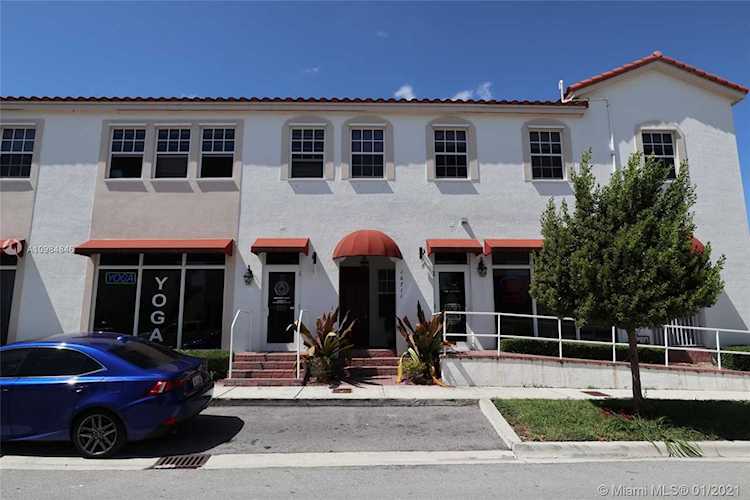 16711 SW 95th St #16711 Miami, FL 33196