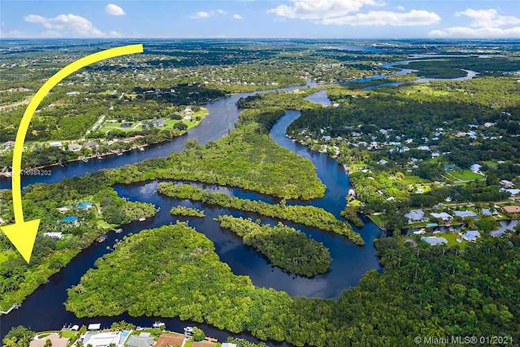 1095 SW Blue Water Way Stuart, FL 34997