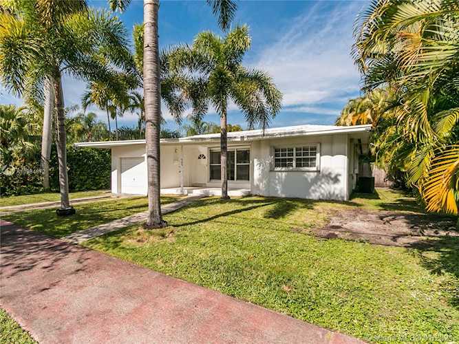655 S Shore Dr Miami Beach, FL 33141