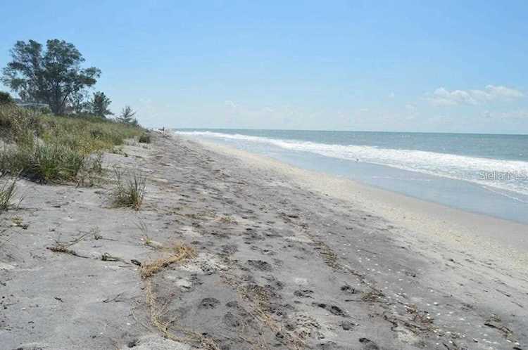 2504 N Beach Rd Englewood, FL 34223