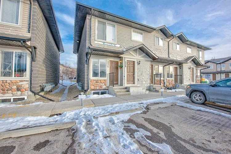 336 Saddlebrook Point NE Calgary, AB T3J 0G5