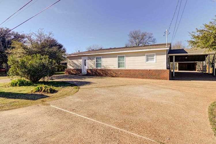 806 E 2nd St Mcgregor, TX 76657
