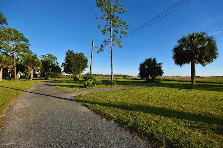 201 Fourth St Steinhatchee, FL 32359