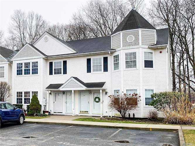 39 Country View Lane Middle Island, NY 11953