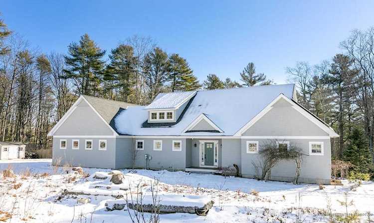 45 Sherwood Dr Freeport, ME 04032