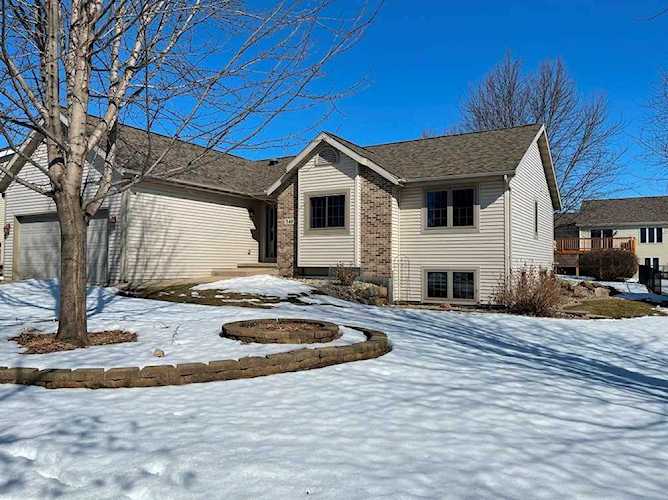 340 Country Clover Dr Deforest, WI 53532