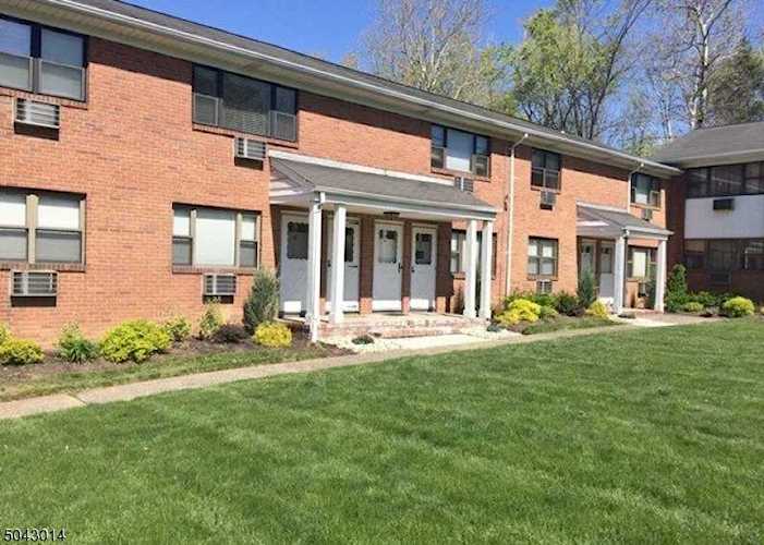 15 Colonial Dr Little Falls Twp., NJ 07424