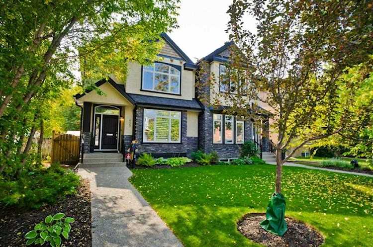 527 52 Ave SW Calgary, AB T2V 0B3