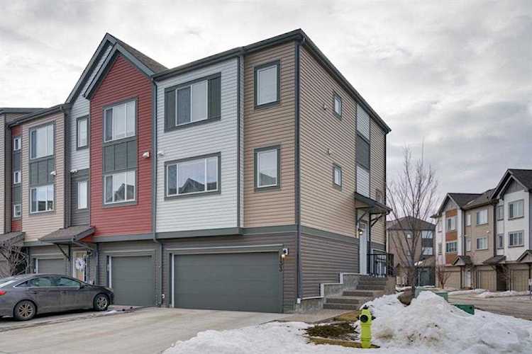 133 Copperpond Villas SE Calgary, AB T2Z 5B9