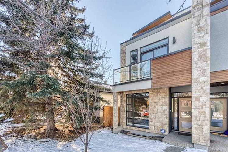 505 9A St NE Calgary, AB T2E 4L3
