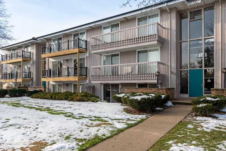 2615 SE Ridgecroft Dr #202 Kentwood, MI 49546