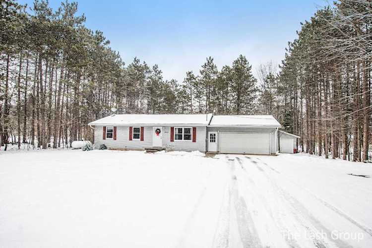 244 17 Mile Rd Kent City, MI 49330