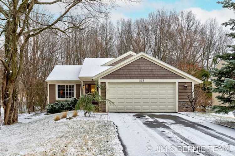 223 Woodwind Dr Holland, MI 49424