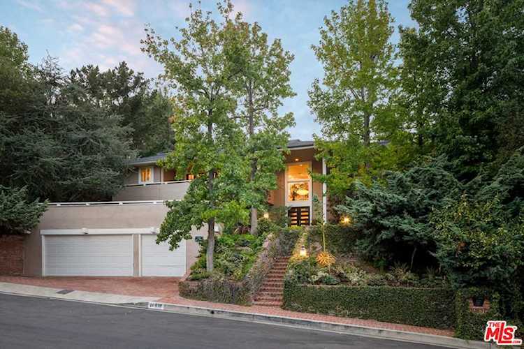 10837 Via Verona Street Los Angeles, CA 90077