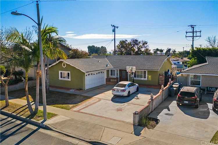 2100 E Stearns Avenue La Habra, CA 90631