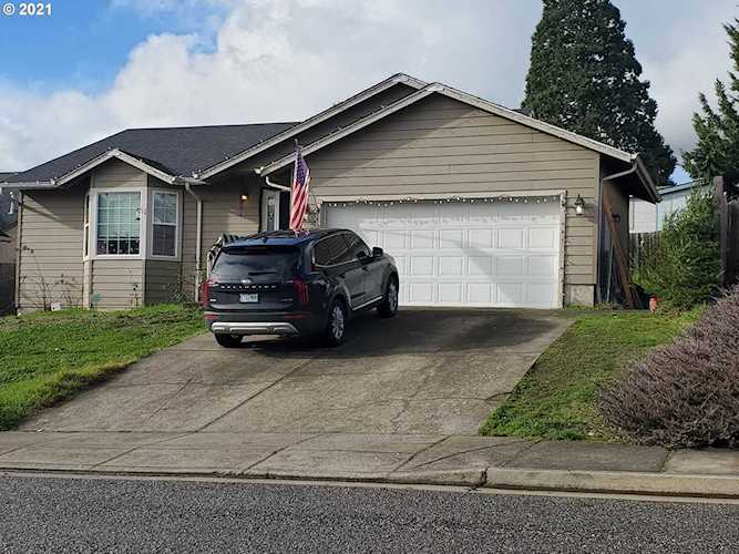 380 Sunnyside Dr Winston, OR 97496