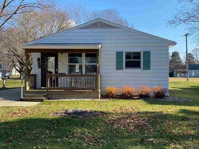 504 Monroe St Sauk City, WI 53583-1409