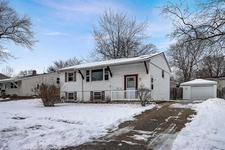 368 Tee Ln Carpentersville, IL 60110
