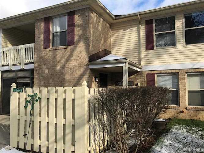 61045 Greenwood Dr South Lyon, MI 48178 | MLS 2210001111 Photo 1