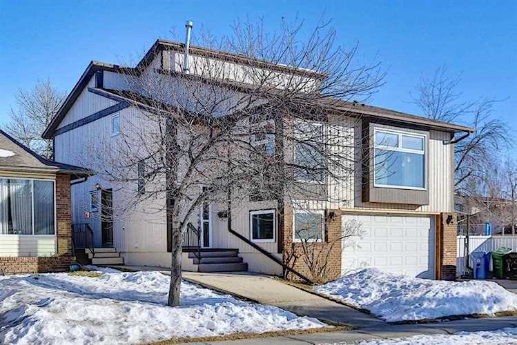 24 Whiteram Gate NE Calgary, AB T1Y 5J6