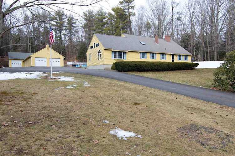 235 Raymond Rd Chester, NH 03036 | MLS 4844740 Photo 1