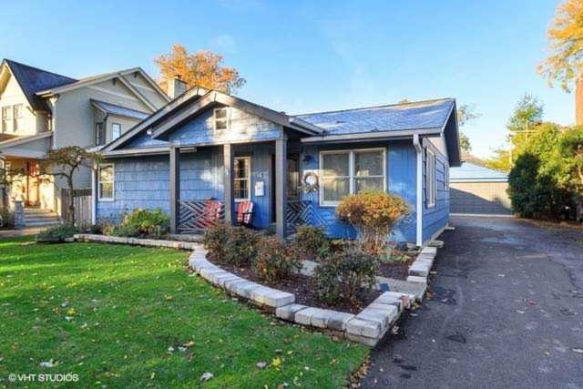 14 Woodstock Ave Clarendon Hills, IL 60514