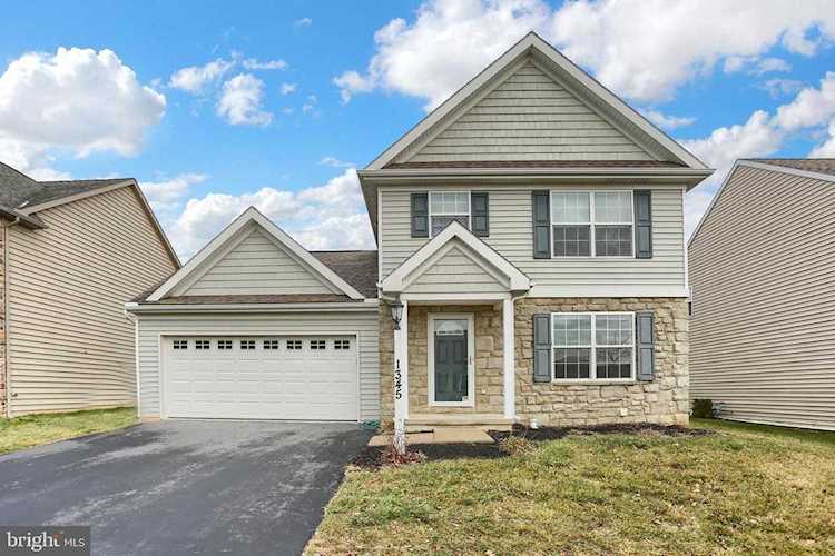 1345 Willow Creek Dr Mount Joy, PA 17552