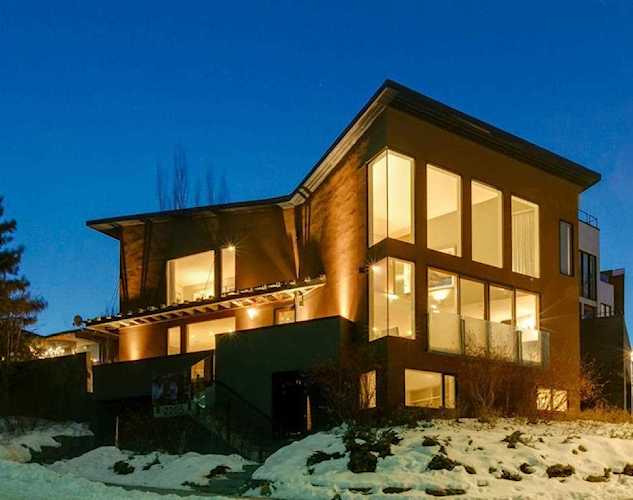 2205 18A St SW Calgary, AB T2T 4W5