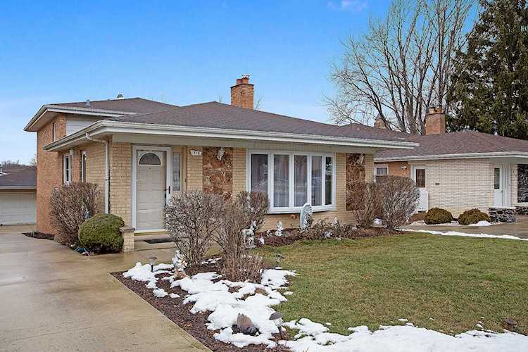718 Mccarthy St Lemont, IL 60439