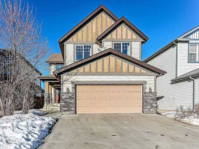 17 Copperpond Link SE Calgary, AB T2Z 0R2