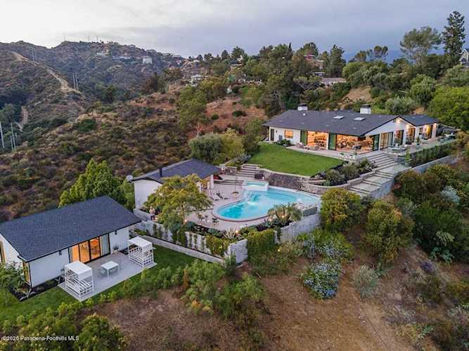 299 Patrician Way Pasadena, CA 91105