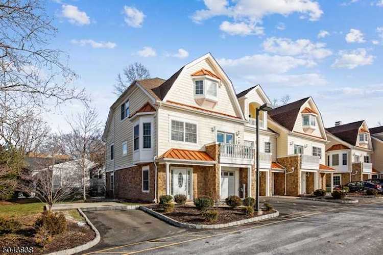 1 Riverbend Ct New Providence Boro, NJ 07974