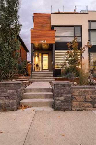 1028 8 St SE Calgary, AB T2G 2Z4