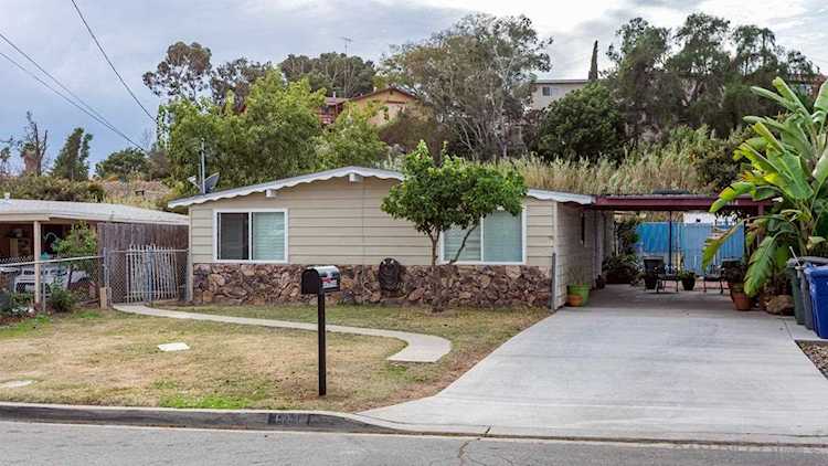 618 Galopago St Spring Valley, CA 91977