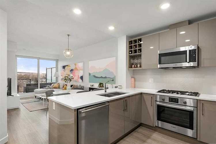 301 10 St NW #611 Calgary, AB T2N 1V5