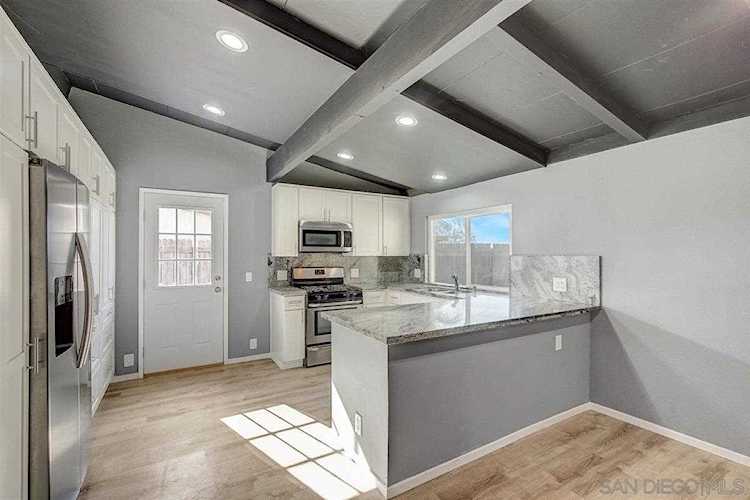 900 Lemon Ave Vista, CA 92084