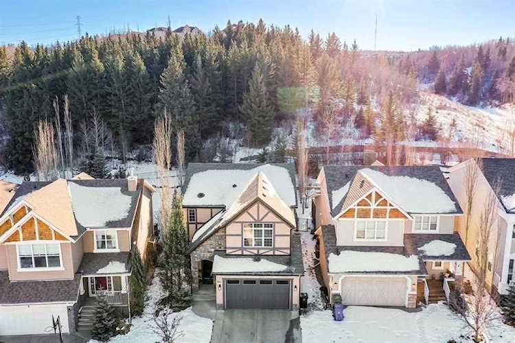 9 Valley Woods Way NW Calgary, AB T3B 6A5