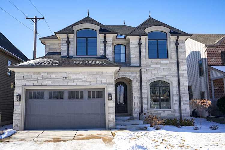 920 S Chatham Ave Elmhurst, IL 60126