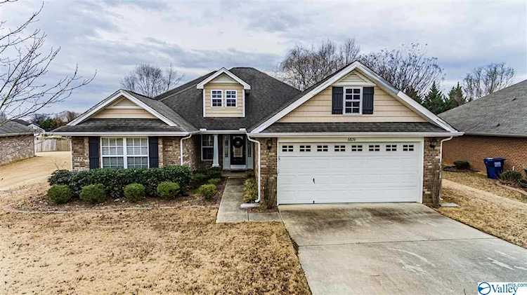 6826 Wintercrest Way Owens Cross Roads, AL 35763